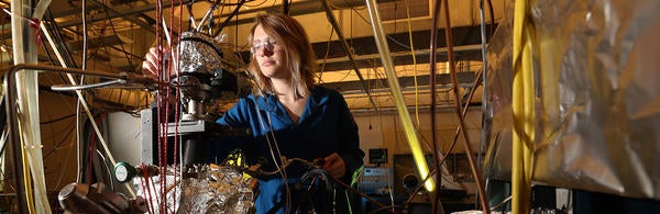 Center for Catalysis, chemistry student Miranda Vinay (c) UCR / Stan Lim