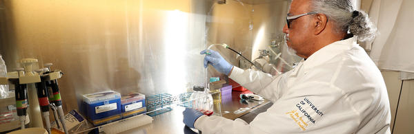 in the genomics lab (c) UCR / CNAS